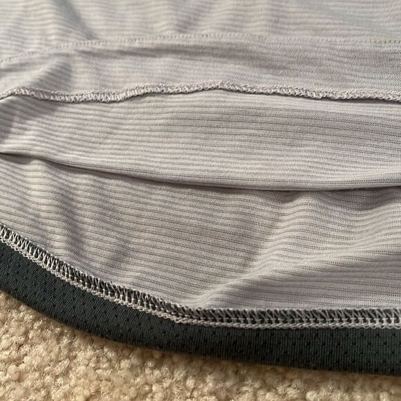 LADIES SIZE XL UNDER ARMOUR ATHLETIC TOP - Picture 5 of 8